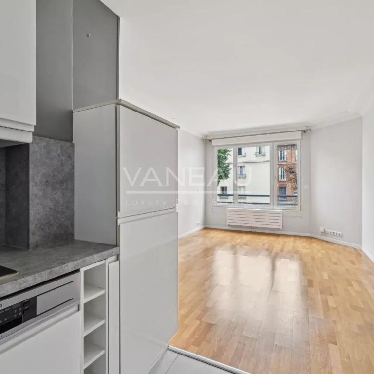 PARIS 16ème - Rue BOILEAU - Bel Appartement calme et lumineux