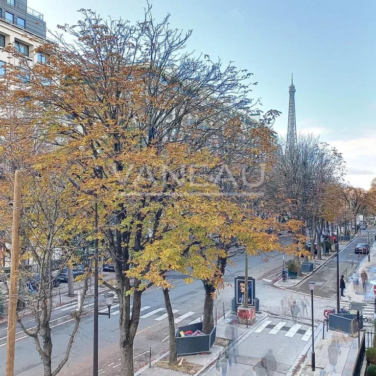 PARIS VIII - appartement familial en deux chambres - Avenue Mont