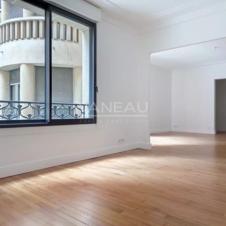 PARIS VIII - Appartement avec deux chambres - Rue Clément Marot