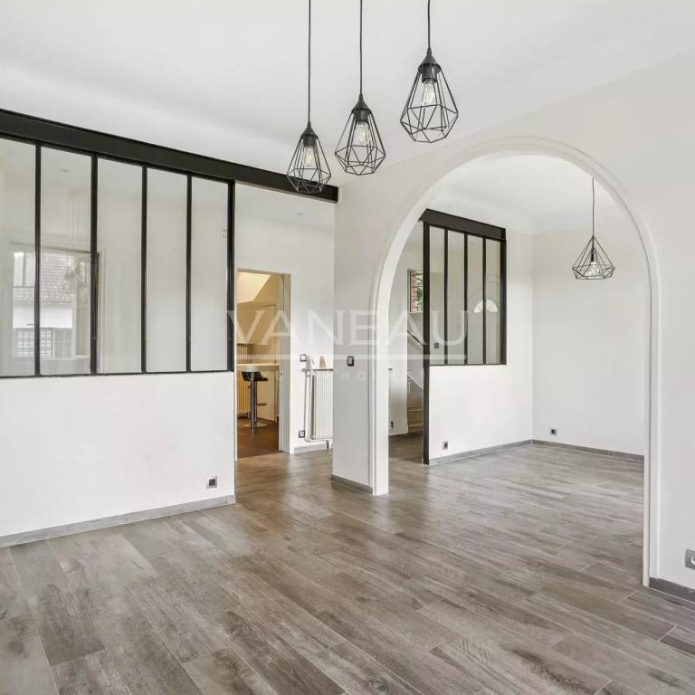 Sceaux (92330) - Villa de six pièces avec jardin fruitier -