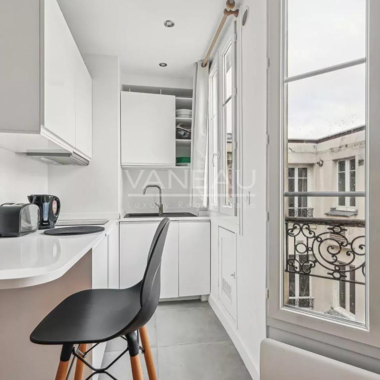 Paris 75014 - Joli deux pièces en dernier étage - vue dégagée su