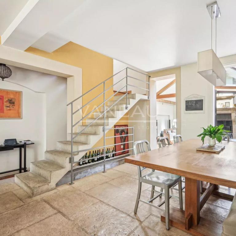 Quatre chambres et une grande pièce de vie