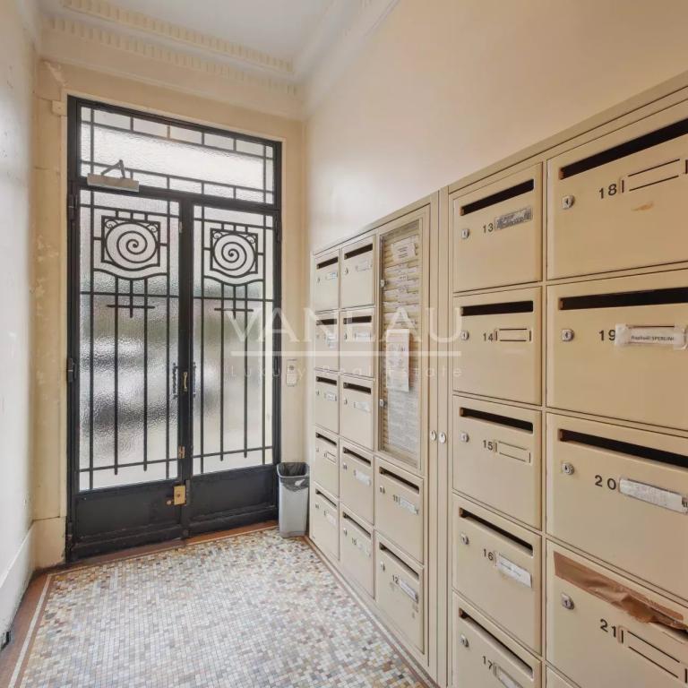 MEUDON - EN ETAGE - ASCENSEUR - VUE DEGAGEE