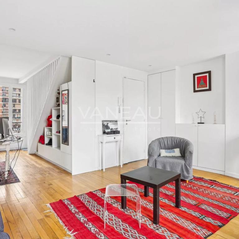 Bien atypique en étage