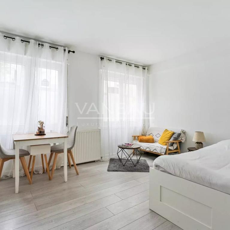 Studio au calme, au pied de Montmartre.