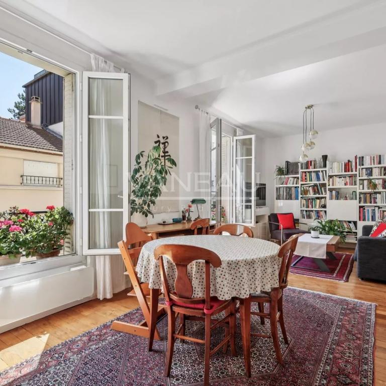 Bel ancien exposé sud avec parking