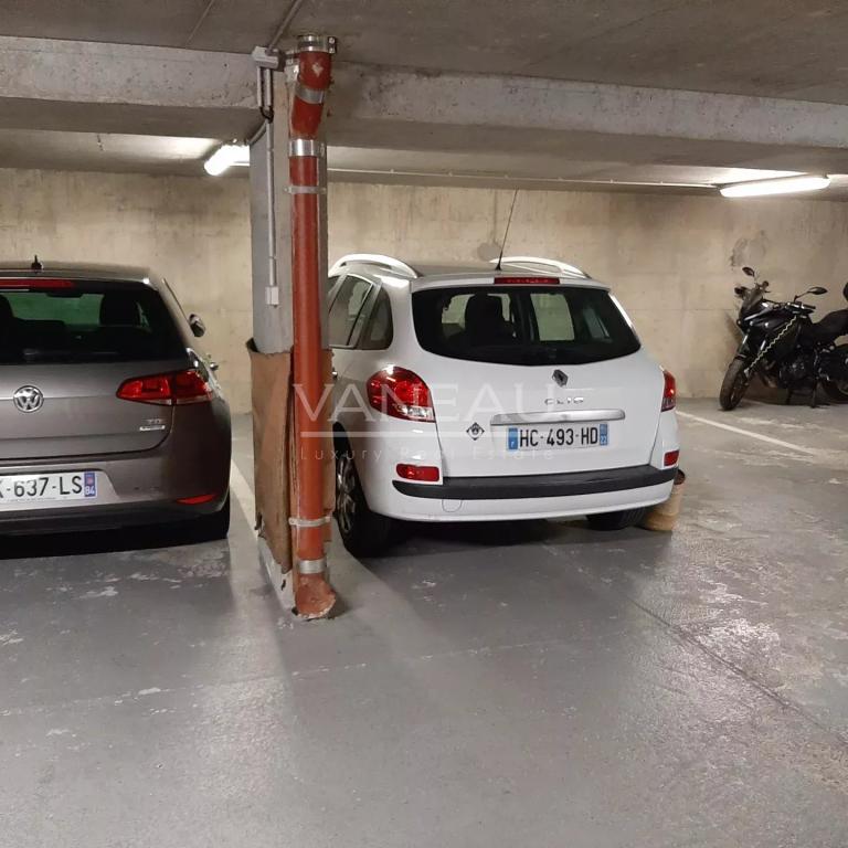 Paris XVe - PARKING