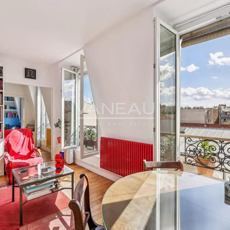 Paris IIème - Dernier étage avec ascenseur - vue dégagée