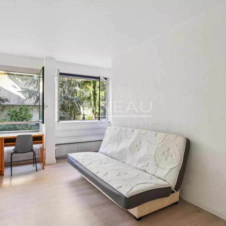 Paris XIVe – studette sur cour arborée