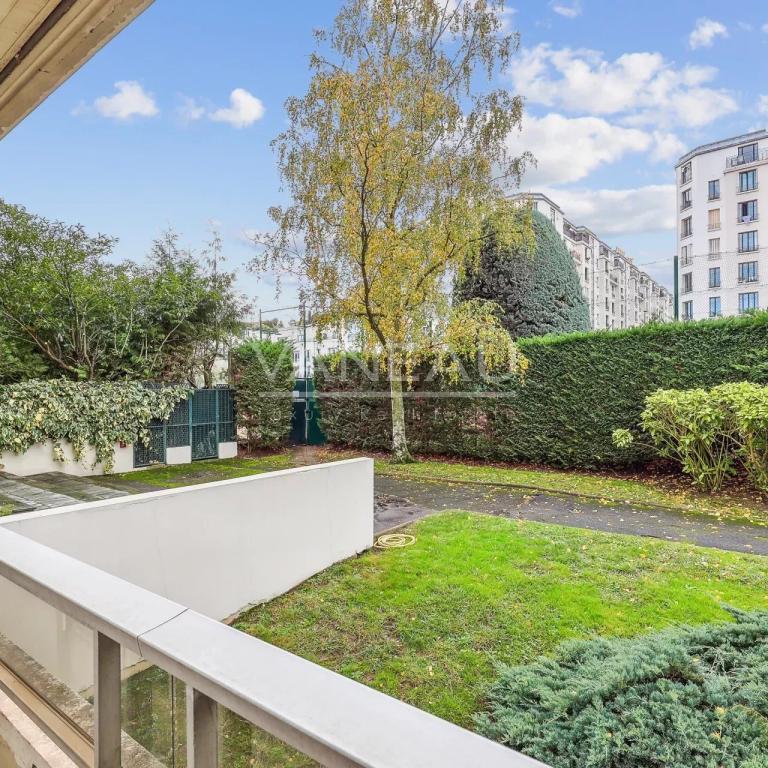 Grand studio 38 m2 avec balconnet sur jardin