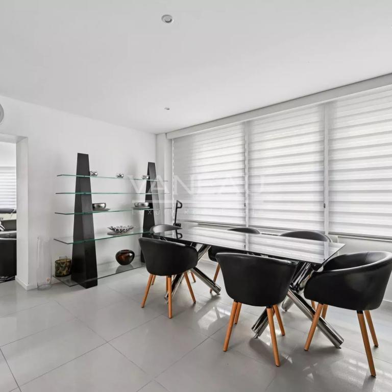 XVe -  Rond-Point Saint-Charles. Comme une maison.