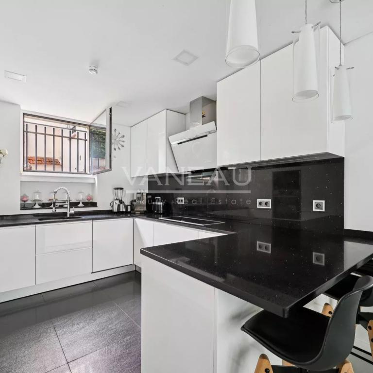 XVe -  Rond-Point Saint-Charles. Comme une maison.