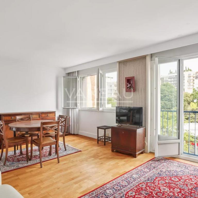 Paris XVe - Blomet - Appartement trois pièces avec vue dégagée