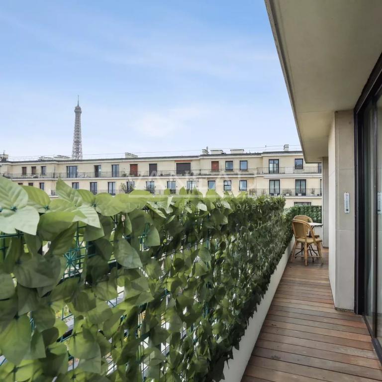 PARIS XVIe - Trocadéro - Vue Panoramique, étage élevé.