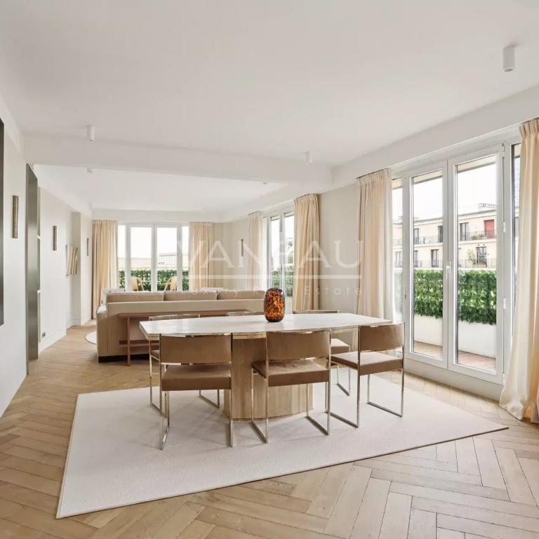 PARIS XVIe - Trocadéro - Vue Panoramique, étage élevé.