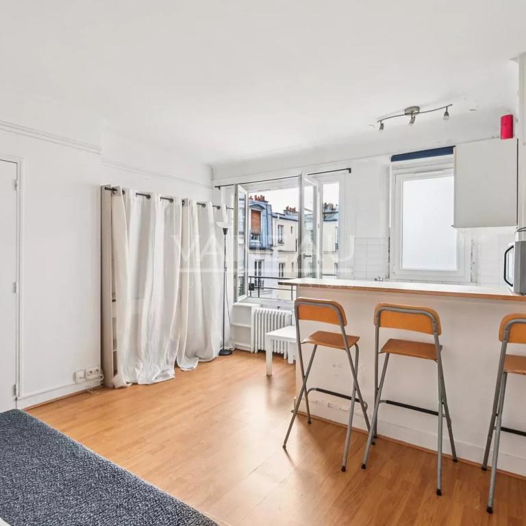 PARIS XVIIIe - Guy Moquet / rue Championnet - Studio lumineux et