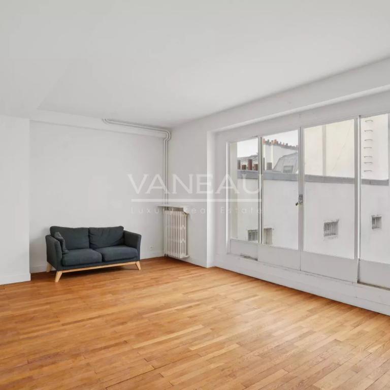 Paris XIVe - studio  lumineux avec balcon et vue dégagée