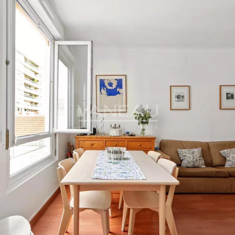 Rue Cambronne Trois pièces