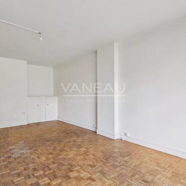 Paris XV ème, grand studio 34.38 m² avec balcon