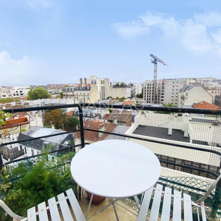 Boulogne centre trois pièces dernier étage avec balcon