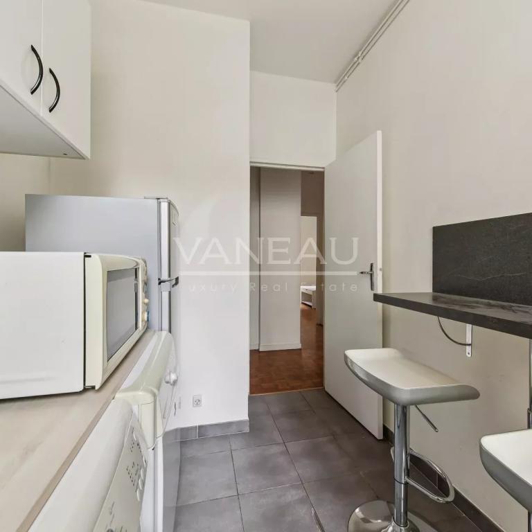 Métro Commerce - Deux pièces