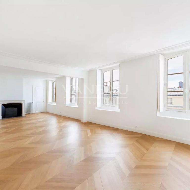 Paris  VII - Très bel  appartement entièrement rénové sur rue et