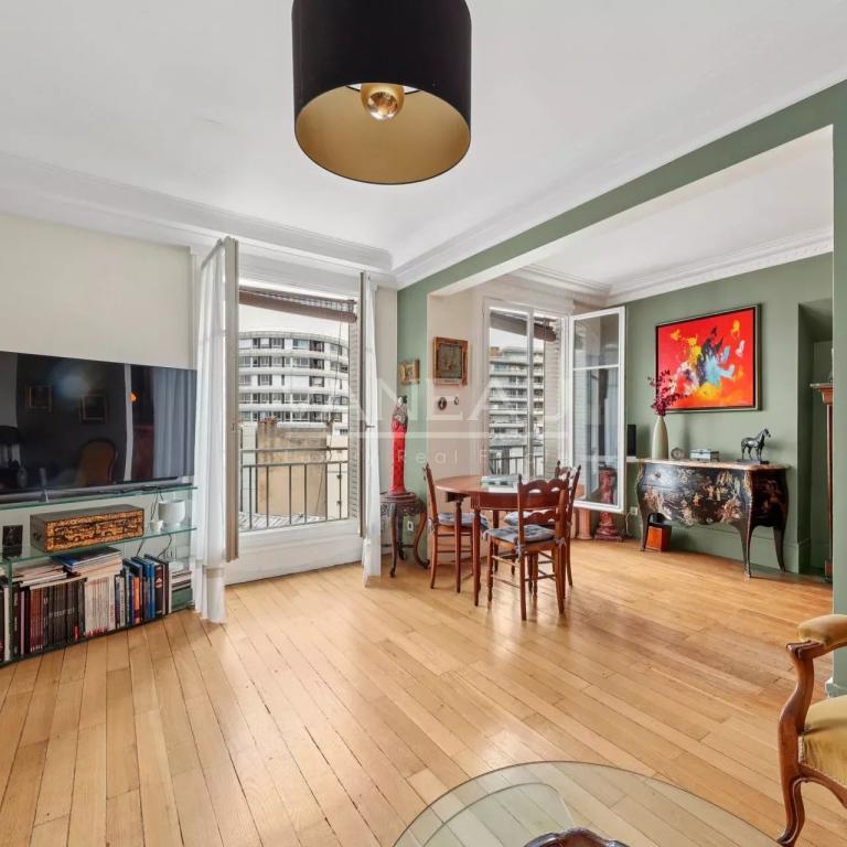 PARIS XVe : Cambronne / Champs de Mars - Appartement 2 /3 pièces