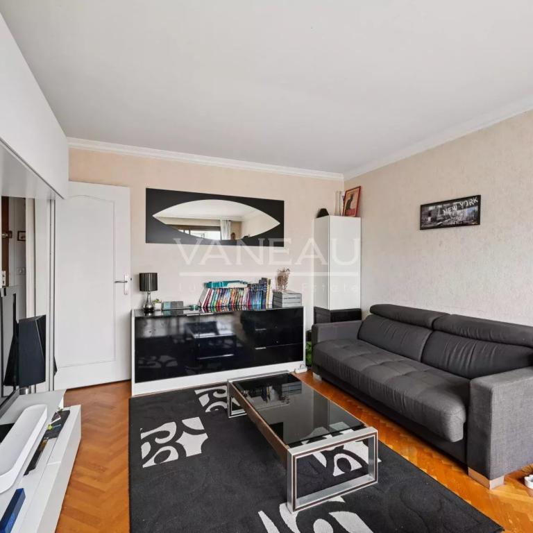 PARIS XVe : Pasteur / Montparnasse - trois pièces calme et lumin