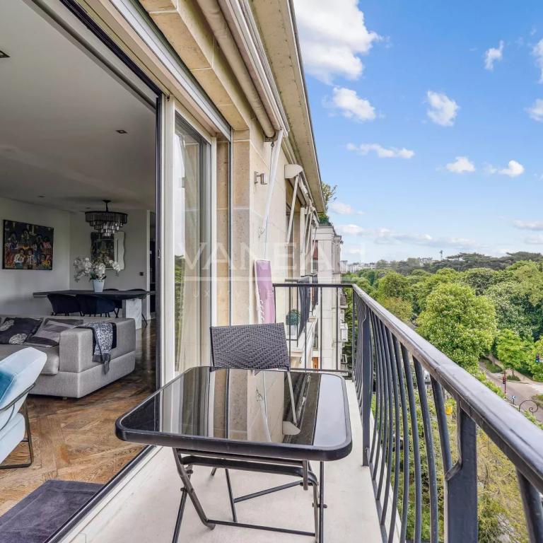 Neuilly Sur Seine - Dernier étage avec vue panoramique face au b