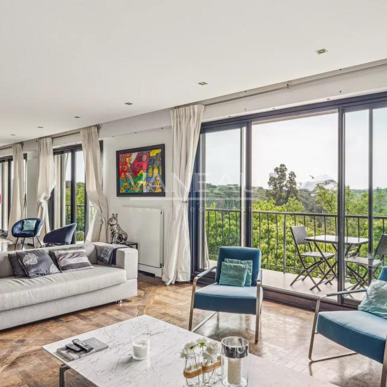 Neuilly Sur Seine - Dernier étage avec vue panoramique face au b