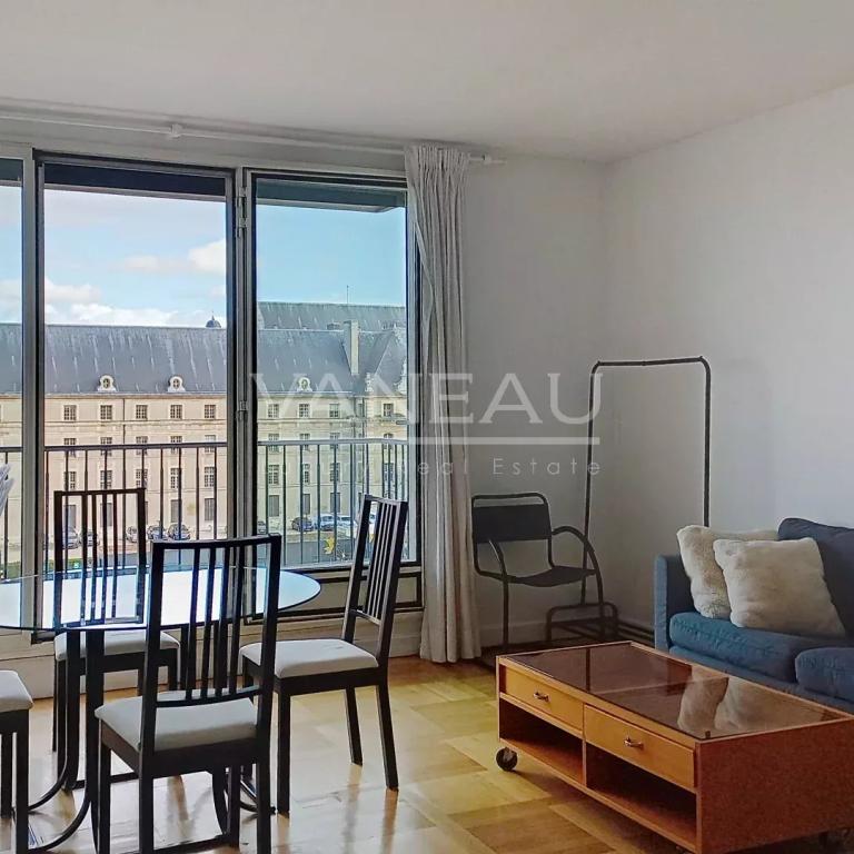 Paris XVII - STUDIO MEUBLE AVEC BALCON - TOUR MAUBOURG