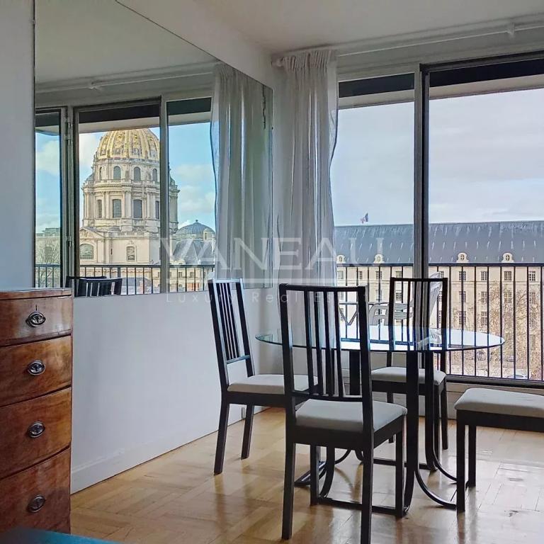 Paris XVII - STUDIO MEUBLE AVEC BALCON - TOUR MAUBOURG