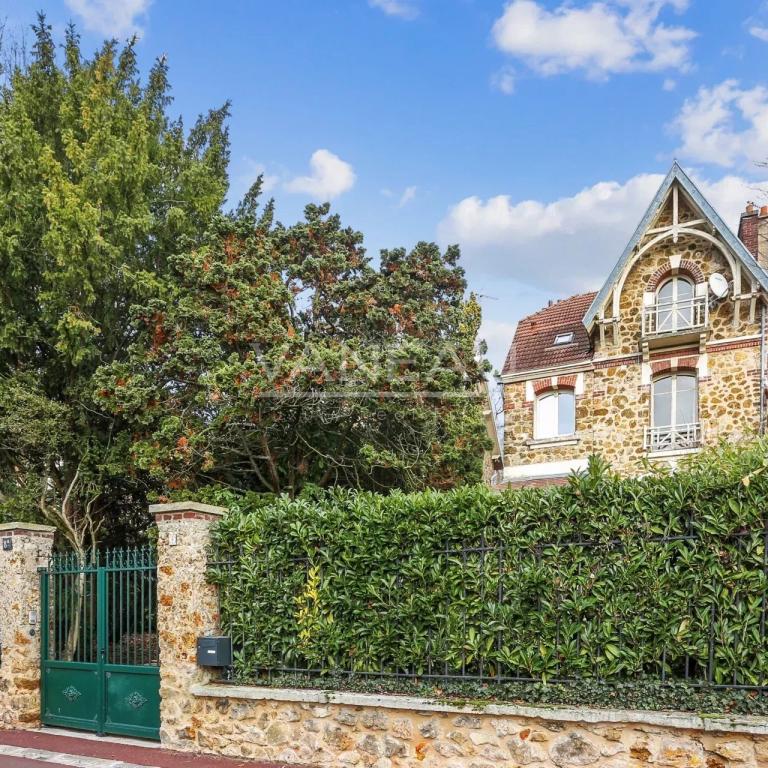 Sèvres - Quartier Brancas, rive droite - Maison meulière classée