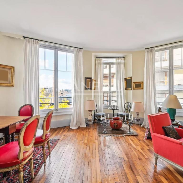 Paris XVIe - Place de Mexico - Appartement en étage élevé