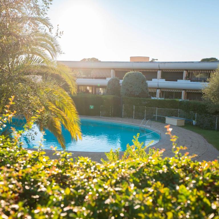 Le Cannet Mairie, magnifique 2 pièces en rez-de-jardin dans une 
