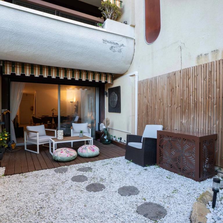 Le Cannet Mairie, magnifique 2 pièces en rez-de-jardin dans une 