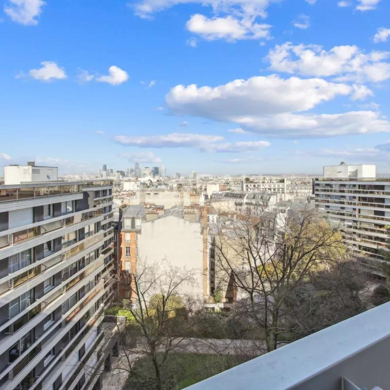 Paris XVIème - 3 pièces balcon - vue dégagée - vendu occupée