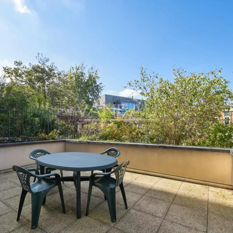 Paris XV - Volontaires / Pasteur : Appartement trois pièces avec