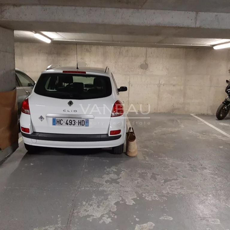 Paris XVe - PARKING