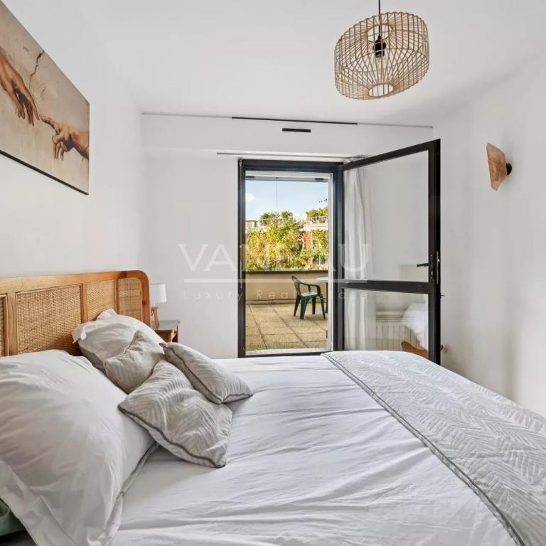 Paris XV - Volontaires / Pasteur : Appartement trois pièces avec