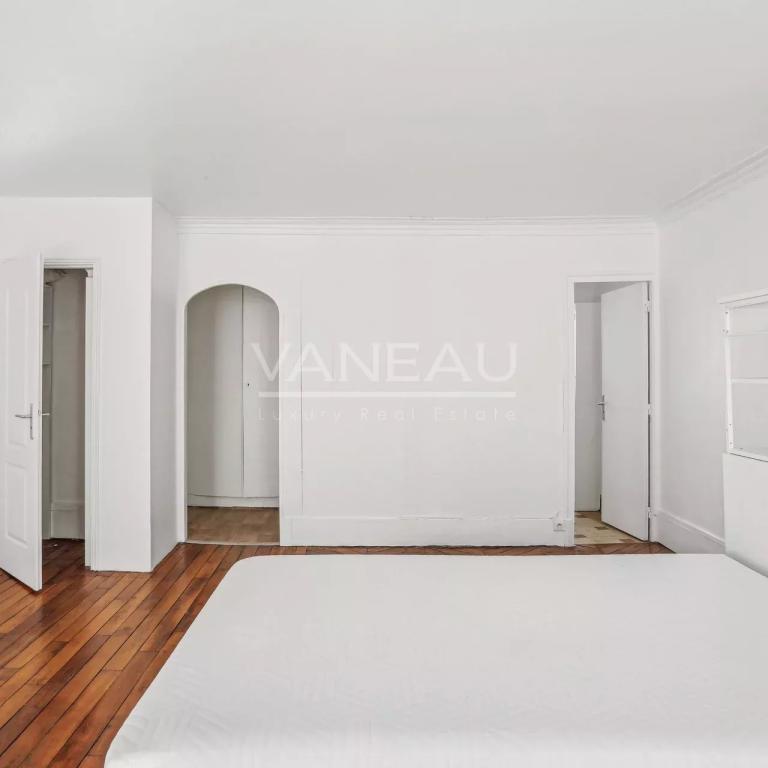 Paris XVIIe  Villiers / Levis - Grand studio de 30 m2