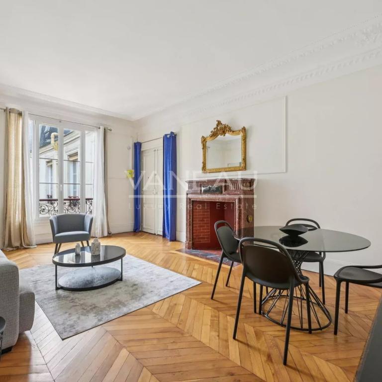 DEUX PIÈCES - TRIANGLE D'OR