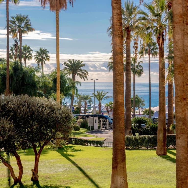 Appartement rénové 3 pièces vue mer à vendre - Cannes Croisette