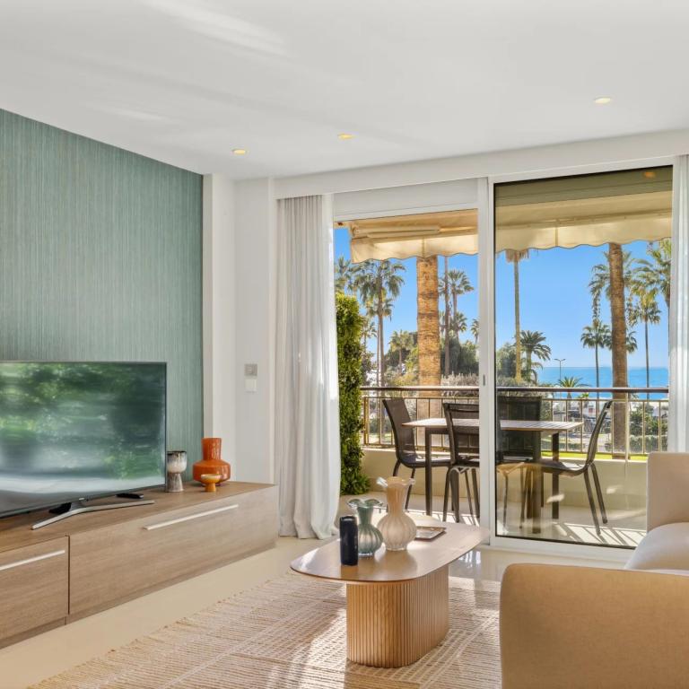 Appartement rénové 3 pièces vue mer à vendre - Cannes Croisette