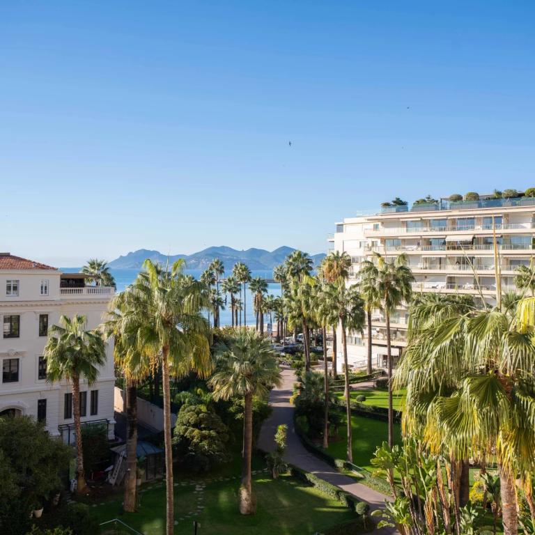 Appartement à vendre Cannes Croisette - Vue mer et jardins