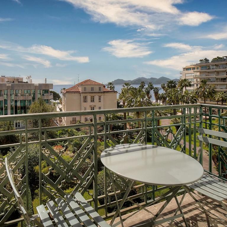 Appartement à vendre Cannes Croisette - Vue mer et jardins