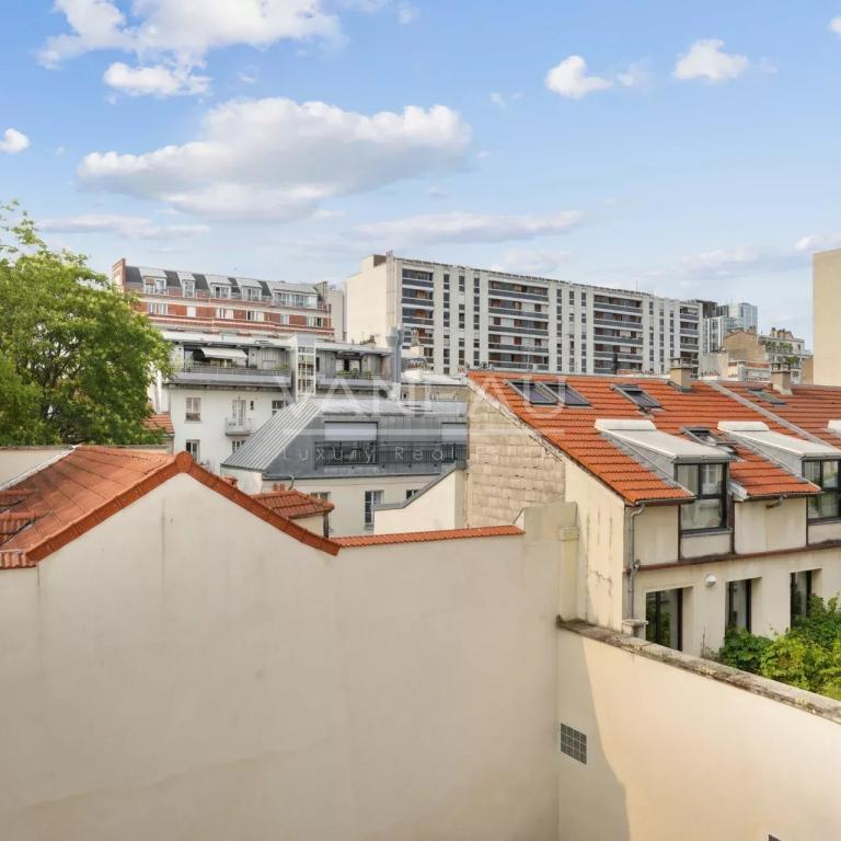 Paris XVe - Blomet - Appartement trois pièces avec vue dégagée