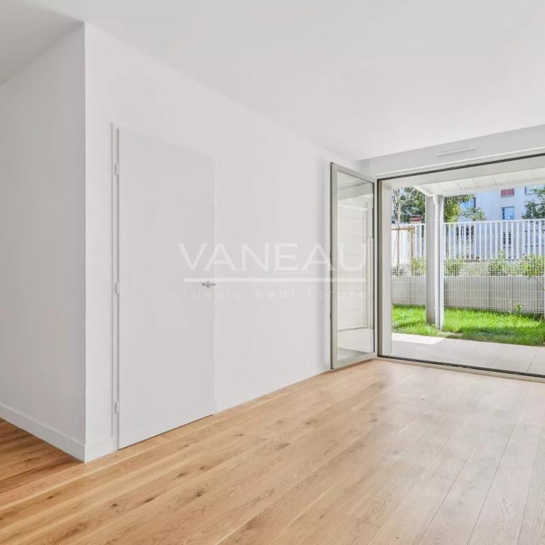 Issy-les-Moulineaux - Deux pièces rénové DPE D avec terrasse et 