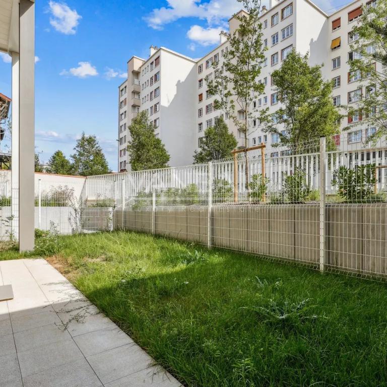 Issy-les-Moulineaux - Trois pièces rénové avec jardin de 39 m2