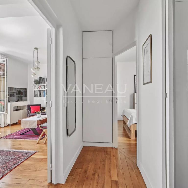 Bel ancien exposé sud avec parking